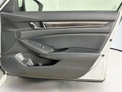 Used 2018 Honda Accord Sport image 30