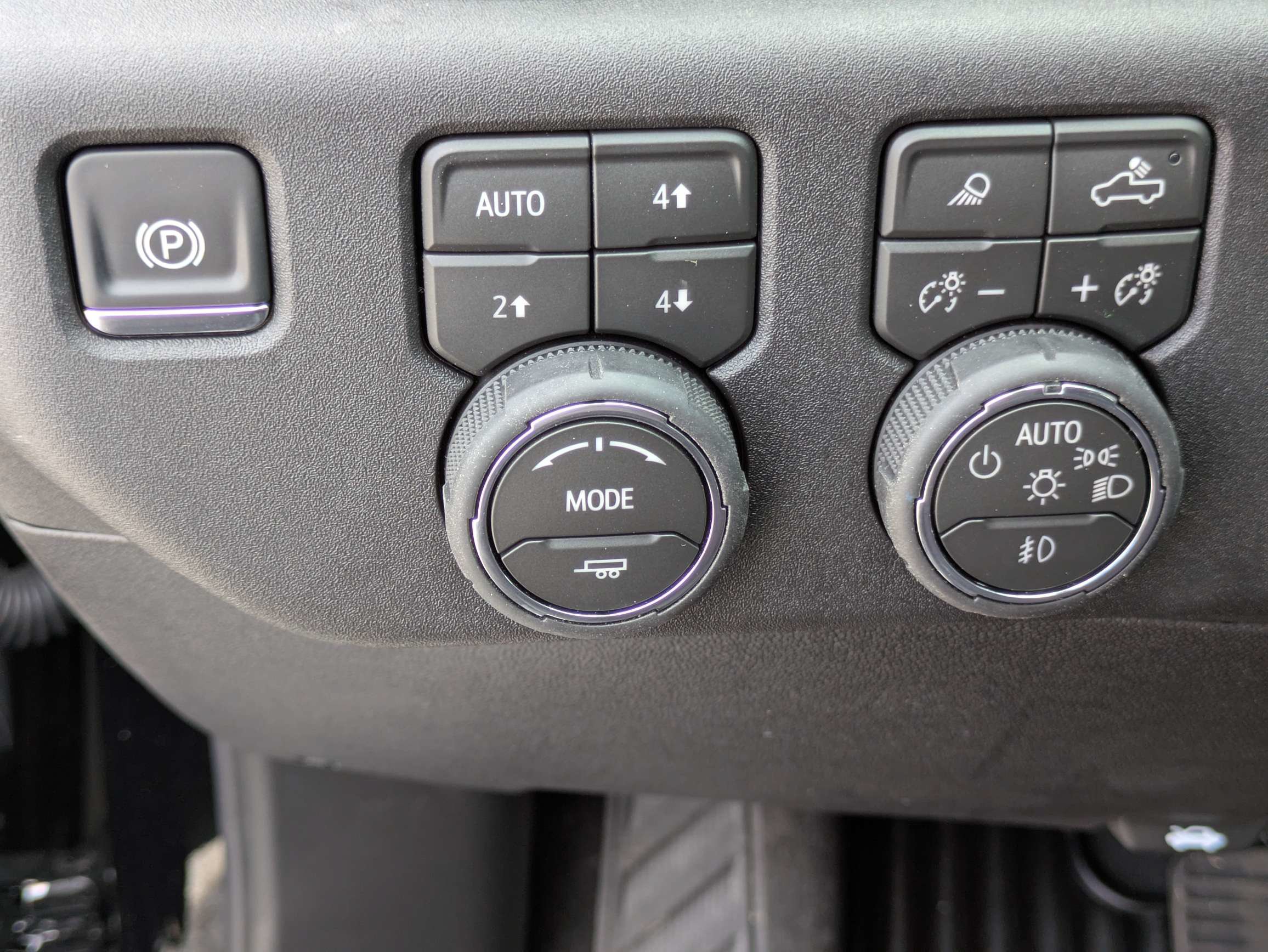 New 2026 Chevrolet Silverado 2500 LTZ w/ LTZ Convenience Package AWD/4WD image 14