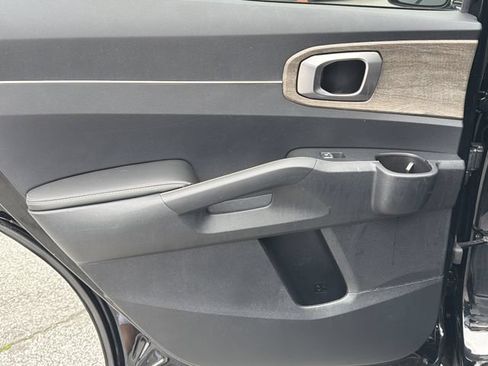 Used 2023 Kia Sorento EX w/ Panoramic Sunroof Package FWD image 22