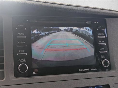 Used 2018 Toyota Sienna SE image 12