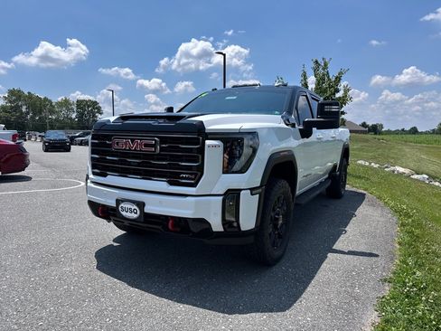 Used 2024 GMC Sierra 3500 AT4 w/ Technology Package AWD/4WD image 15