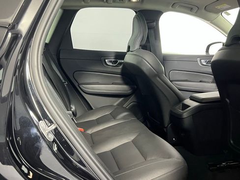 Used 2025 Volvo XC60 B5 Plus image 28