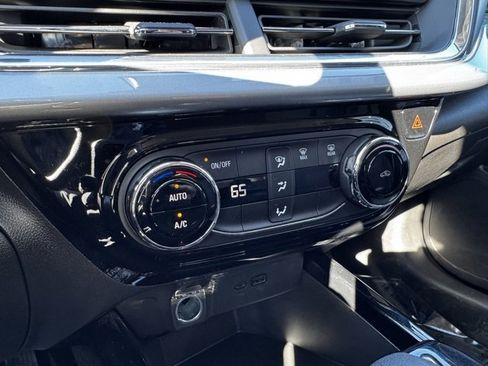 Certified 2025 Chevrolet Trax LT image 10