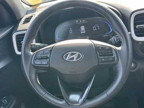 Used 2024 Hyundai Venue Limited FWD image 24