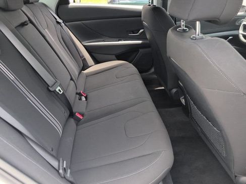 Used 2025 Hyundai Elantra SEL FWD image 30