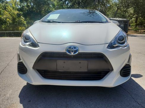 Used 2016 Toyota Prius C One FWD image 2