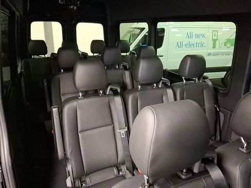 Used 2025 Mercedes-Benz Sprinter 2500 image 10