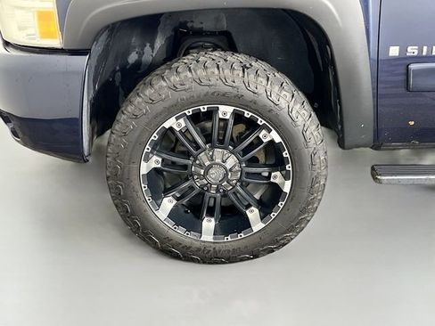 Used 2008 Chevrolet Silverado 1500 LTZ w/ Suspension Package, Off-Road AWD/4WD image 10