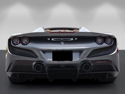 Used 2022 Ferrari F8 Tributo RWD image 4