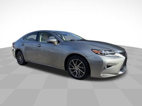 Used 2016 Lexus ES 350 w/ Luxury Package w/Wood Trim FWD image 3