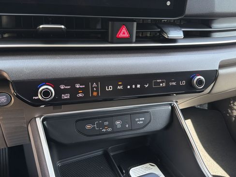 New 2026 Kia Carnival EX FWD image 23