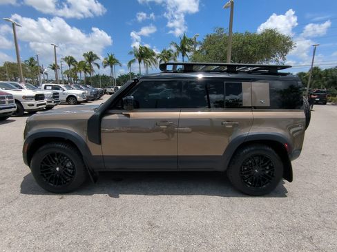 Used 2020 Land Rover Defender 110 First Edition image 8