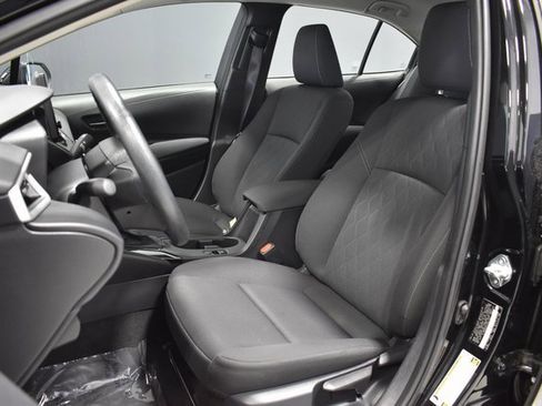 Used 2025 Toyota Corolla LE image 5