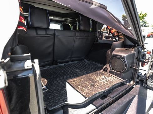 Used 2014 Jeep Wrangler Unlimited Rubicon w/ Max Tow Package AWD/4WD image 39