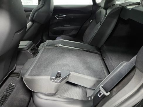 Used 2022 Audi e-tron GT Premium Plus image 37