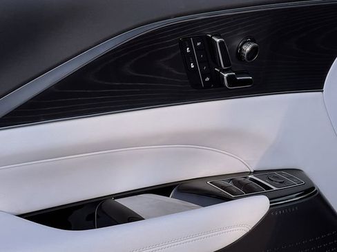 New 2026 Cadillac Lyriq Luxury image 19