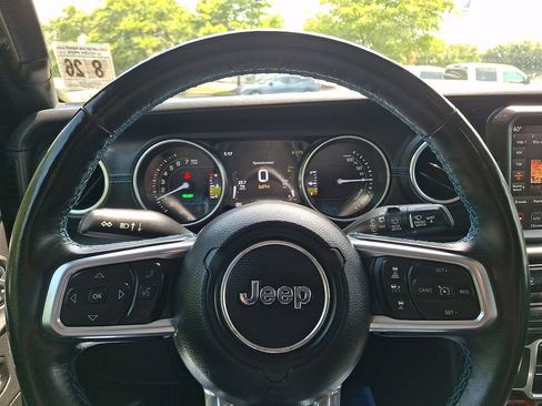 Used 2021 Jeep Wrangler Unlimited Rubicon 4xe w/ Cold Weather Group AWD/4WD image 18