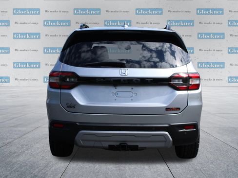 Used 2025 Honda Pilot TrailSport image 7