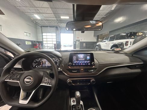 Certified 2023 Nissan Altima 2.5 SV FWD image 2