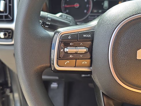 Certified 2023 Kia Sorento LX image 28