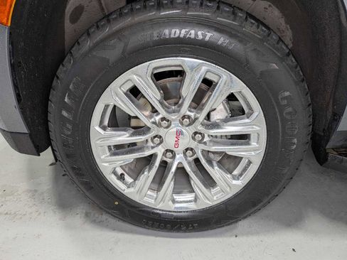 Certified 2022 GMC Yukon SLT w/ SLT Premium Package AWD/4WD image 3