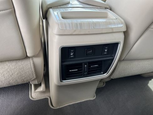 Used 2015 Nissan Murano Platinum w/ Platinum Technology Package FWD image 25