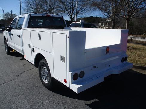 New 2026 Ford F250 XL w/ XL Chrome Package image 3