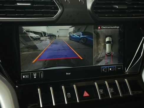 Used 2020 Lamborghini Urus image 19