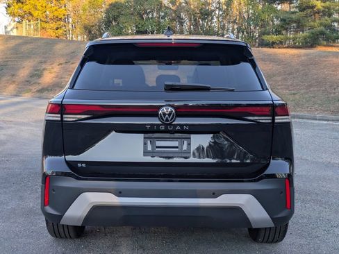 New 2026 Volkswagen Tiguan SE image 5