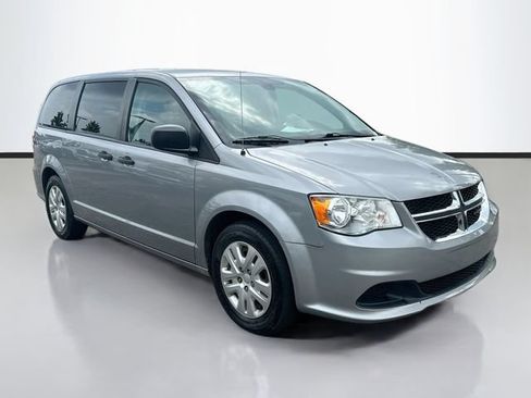 Used 2019 Dodge Grand Caravan SE FWD image 3