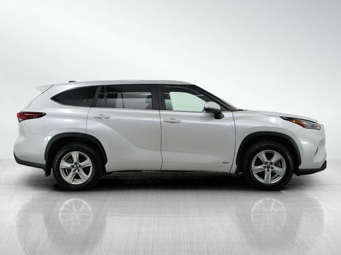 Used 2024 Toyota Highlander LE image 6