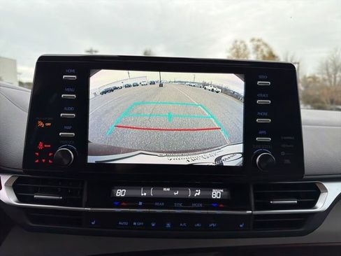 Used 2024 Toyota Sienna XLE image 18