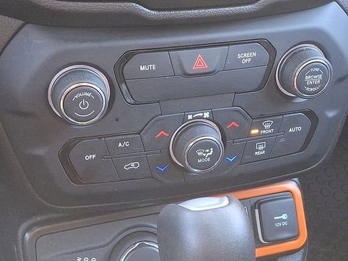 Used 2020 Jeep Renegade Latitude image 15