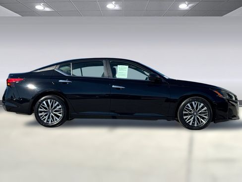 Used 2025 Nissan Altima 2.5 SV FWD image 8
