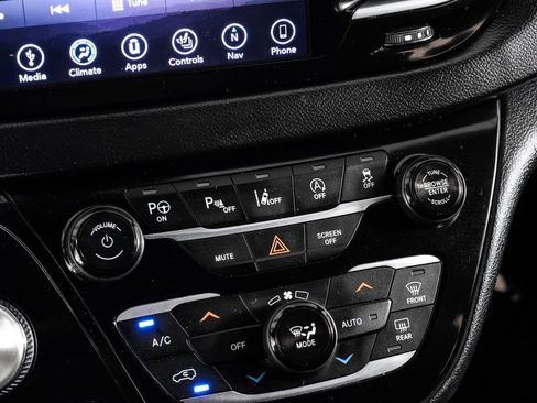 Used 2018 Chrysler Pacifica Touring-L Plus w/ Advanced Safetytec Group FWD image 23