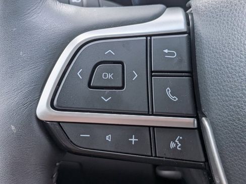 Used 2024 Toyota Highlander Platinum image 26