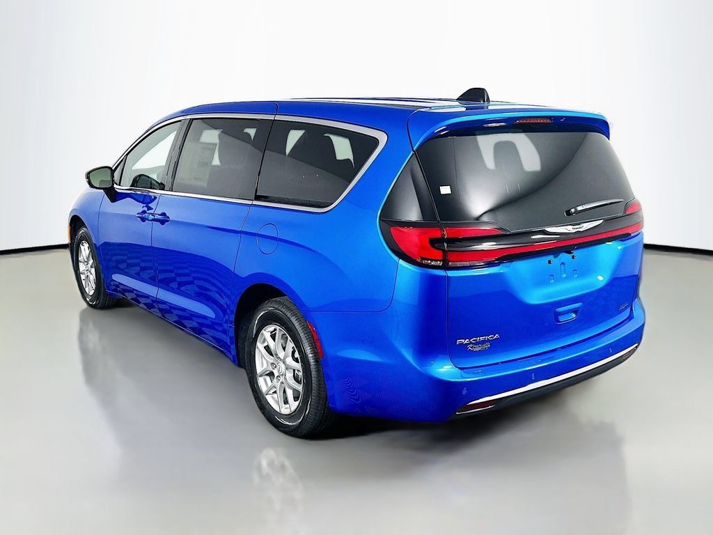 New 2026 Chrysler Pacifica Select FWD image 5
