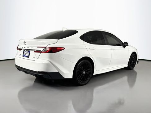 Used 2025 Toyota Camry SE AWD/4WD image 5