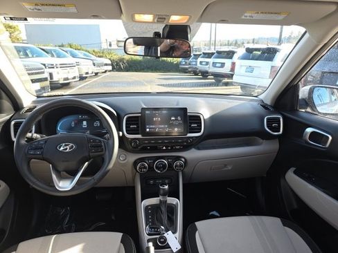 Used 2025 Hyundai Venue SEL image 30