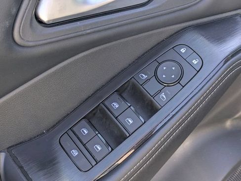 Used 2025 Nissan Rogue SV FWD image 13