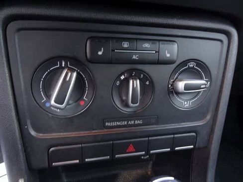 Used 2012 Volkswagen Beetle 2.5 image 12