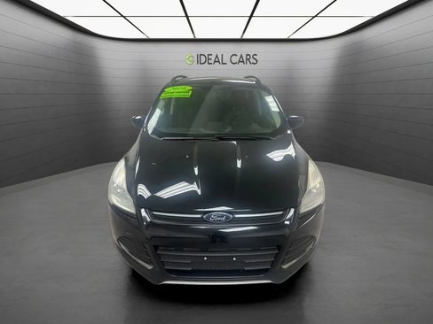 Used 2016 Ford Escape SE w/ Equipment Group 201A FWD image 2