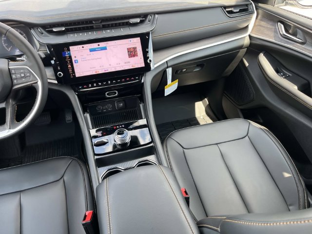 New 2026 Jeep Grand Cherokee Limited AWD/4WD image 16
