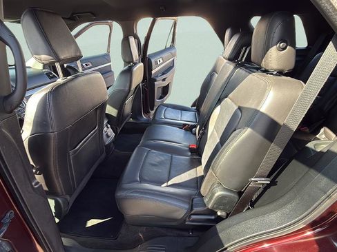 Used 2018 Ford Explorer XLT w/ Equipment Group 202A image 35