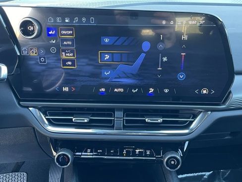 New 2026 Chevrolet Equinox EV LT image 23