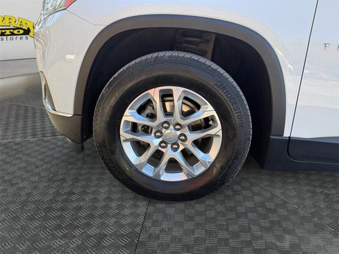 Used 2021 Chevrolet Traverse LT image 12