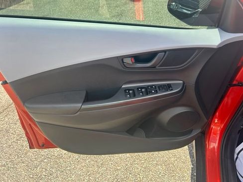 Used 2019 Hyundai Kona SE FWD image 12