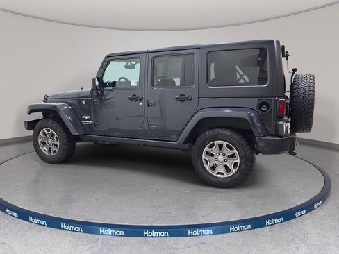 Used 2017 Jeep Wrangler Unlimited Sahara w/ Connectivity Group AWD/4WD image 9