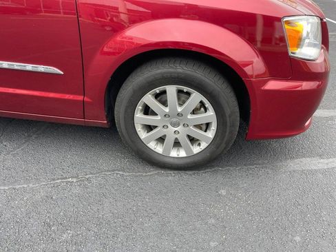 Used 2016 Chrysler Town & Country Touring w/ Driver Convenience Group image 7