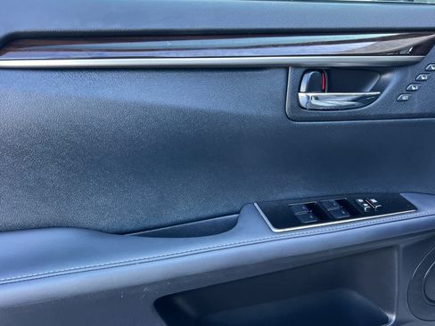 Used 2018 Lexus ES 350 w/ Luxury Package w/Wood Trim FWD image 12